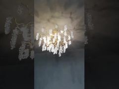 نگاهی نزدیک‌تر: چراغ سقفی آویز خلاقانه با برگ‌های سرامیکی جینکو، سیم آویز قابل تنظیم