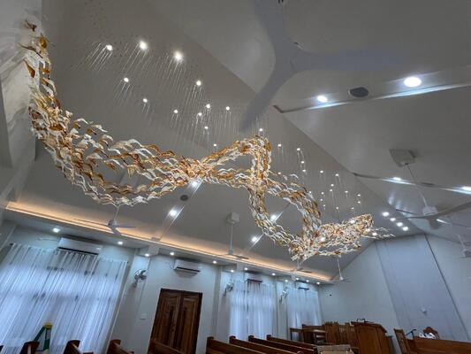 لامپ های معلق سقف لوکس مدرن لامپ های آلاچیق برگ شیشه ای طلایی خم شده لابی اتاق نشیمن ویلا چراغ های روشنایی مدرن